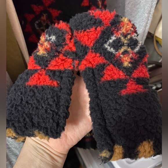 Sonoma Black and Red Geometric quarter Zip Sherpa - Picture 4 of 4